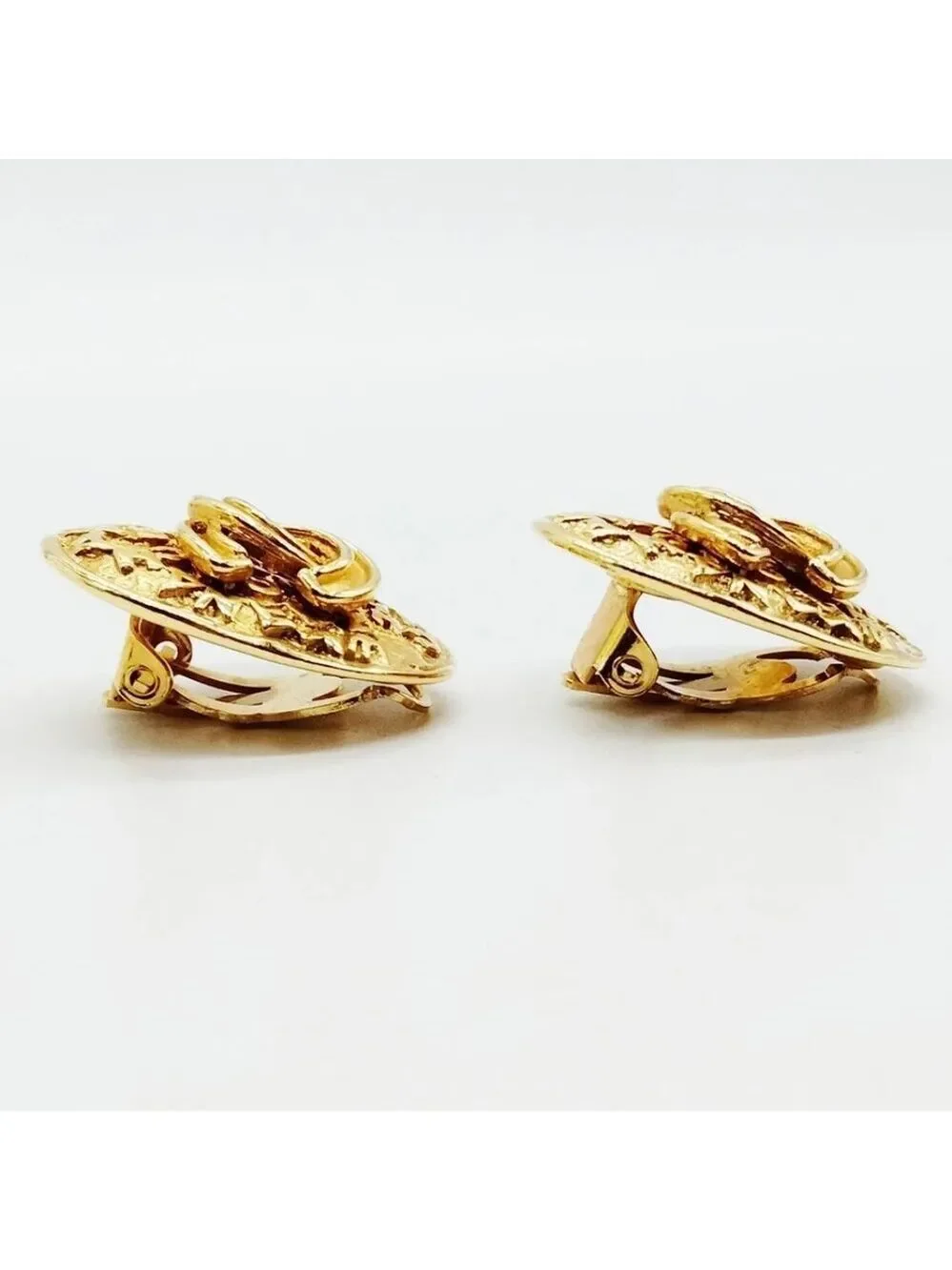 Chanel Earring Gold 95 A 600-060225